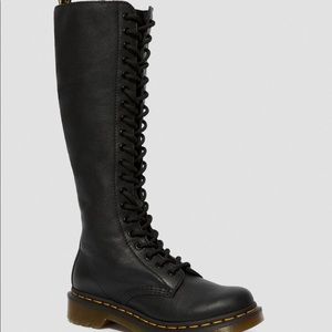 Knee high Virginia 1B60 20 hole eye Dr martens